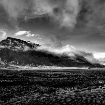 Island černobíle