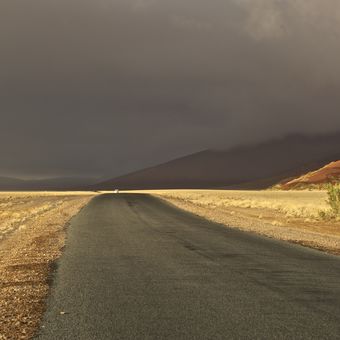 Před bouří v poušti
