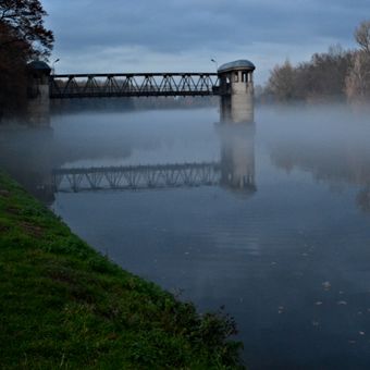 mlha nad řekou