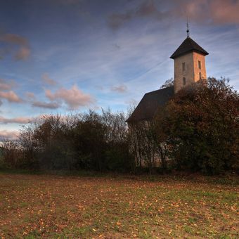 Kostolík v jeseni