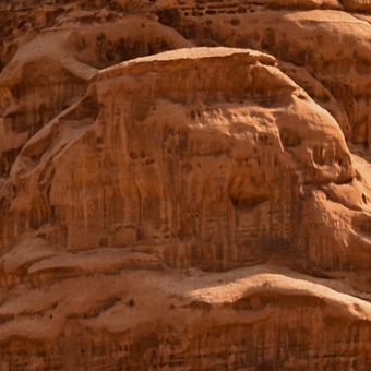 Nádherné pískovcové masivy v poušti Wadi Rum v Jordánsku