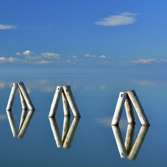 Jezerní zrcadlo