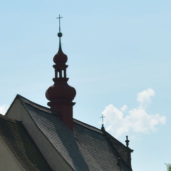 Kostel se zvonicí