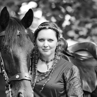 Dívka s koněm IV