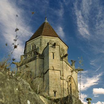 Saint-Etienne le Vieux - ruina uprostřed města