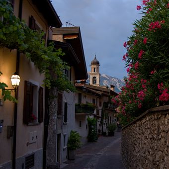večerní toulání v uličkách Limone Sul Garda