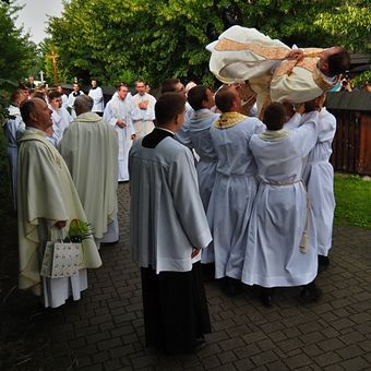 Oslava nového kněze (po primiční mši)