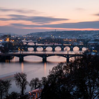Pocukrovaná Praha pohledem z Letné