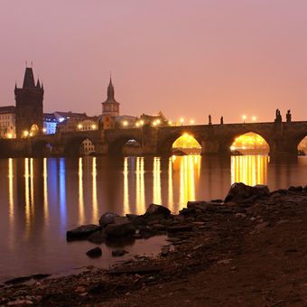 Karlův most  za svítání