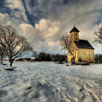 Kostolík v zime