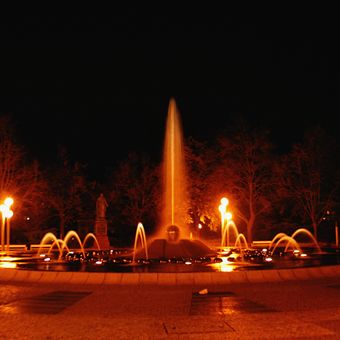 Noční Zpívající fontána