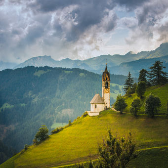 Kostelík v Dolomitech