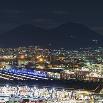 Neapol a Vezuv v noci