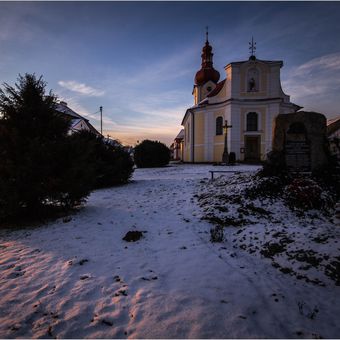 Zimní podvečer-kostel sv.Petra a Pavla