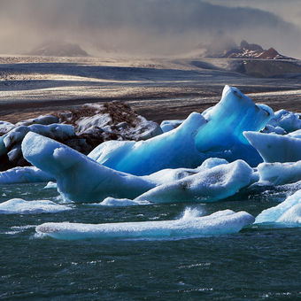 ledovcové kry na Vatnajökulu na Islandu