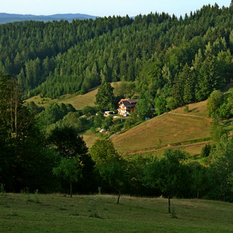 Javorníky-Huslenky-údolí Černé