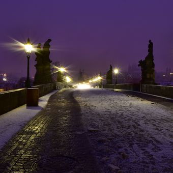 Pomrznutý pocukrovaný Karlův most