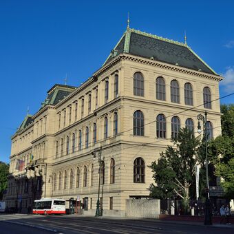 Uměleckoprůmyslové muzeum v Praze v listopadovém odpoledni