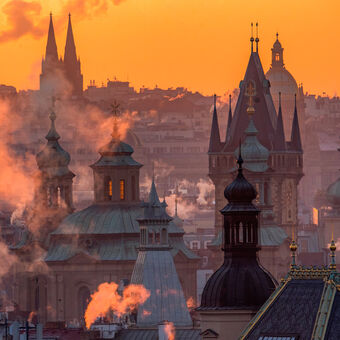 Ranní mrazivý požár v Praze.