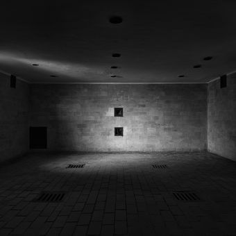 slyšet pláč duší zemřelých - plynová komora - koncentrační tábor Dachau
