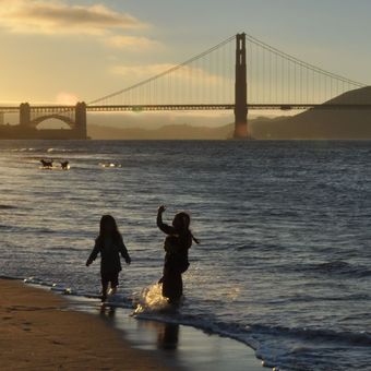 Západ slunce u Golden Gate Bridge