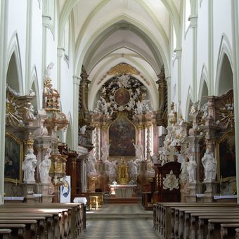 bazilika Nanebevzetí Panny Maria a sv. Mikuláše. tentokrát v barevné ůpravě.
