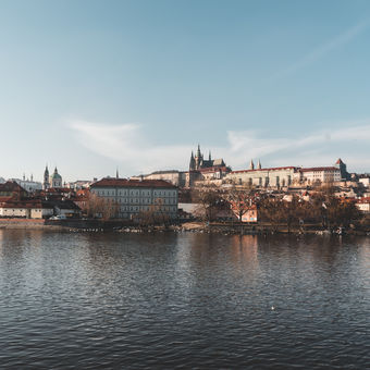 Praha nad řekou