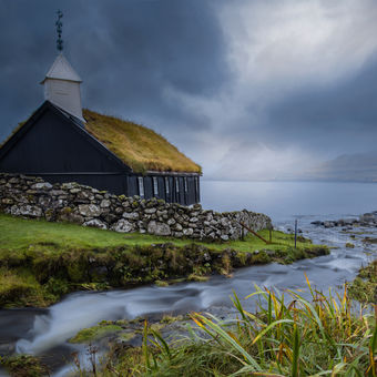 Kostel na břehu Atlantického oceánu