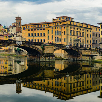 Ponte Santa Trinita přes řeku Arno