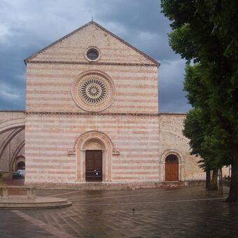 Bazilika svaté Kláry po dešti