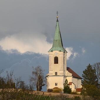 Kostel Narození Panny Marie v Uh. Hradišti - Sadech