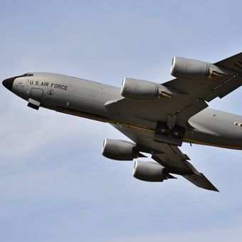 Boeing KC-135 při odletu na misi