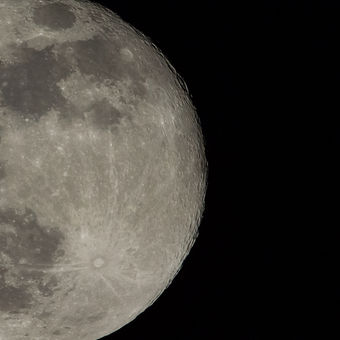 Měsíc v úplňku focený na 1836mm