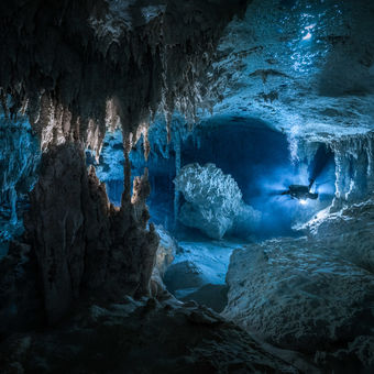 Potápění v jeskyni