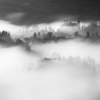 Kostel sv. Archanděla Michaela v mlhavé petříně | Jizerské hory