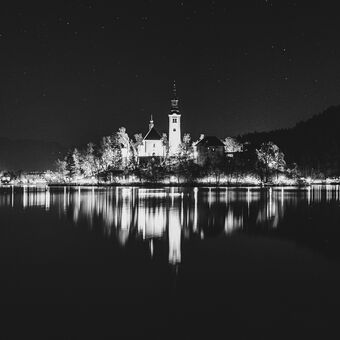 Noční Bledské jezero