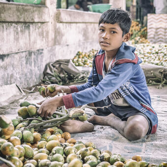 Chlapec na betelovom trhu