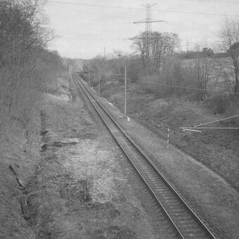 železniční trať u Kadaně 19. února 2024 na černobílém filmu