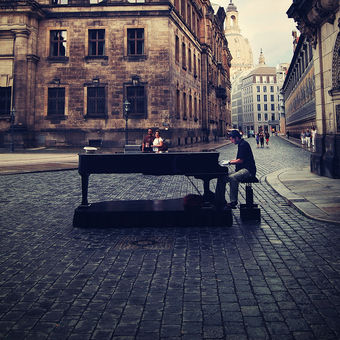 Pouliční klavírista