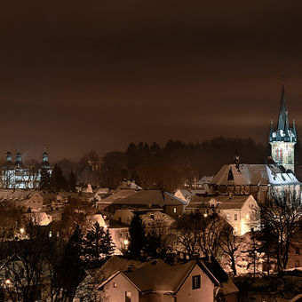 Vrchlabský kostel a zámek v noci