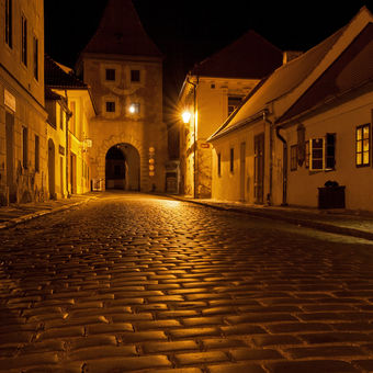 Z nočního Č. Krumlova (Budějovická brána)