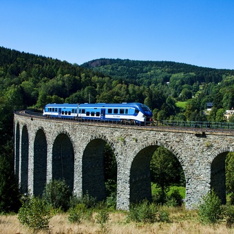 Novinský železniční viadukt