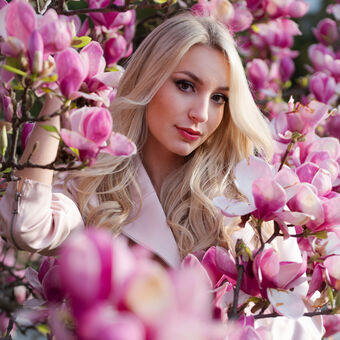 Portrét v magnoliích