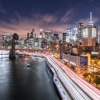 Pohled na Brooklyn Bridge a Manhattan