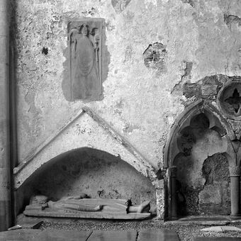 Ruiny cisterciáckého kláštera  Corcomroe Abbey
