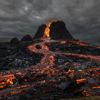Chrlící vulkán