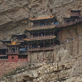 Čína I. - Visící klášter Xuankongsi