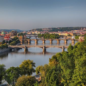 Praha se probouzí