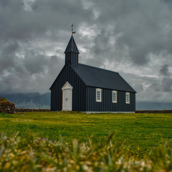 Černý kostel Buðir