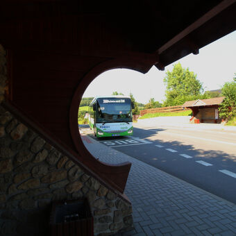 Autobus na zastávce v Metylovicích na Vrchovině
